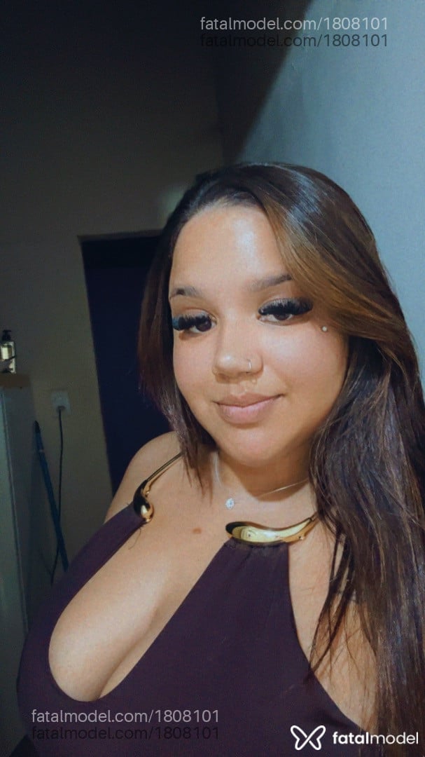 Acompanhante mulher com cabelo castanho de olhos castanhos em Brasília - Rebeca