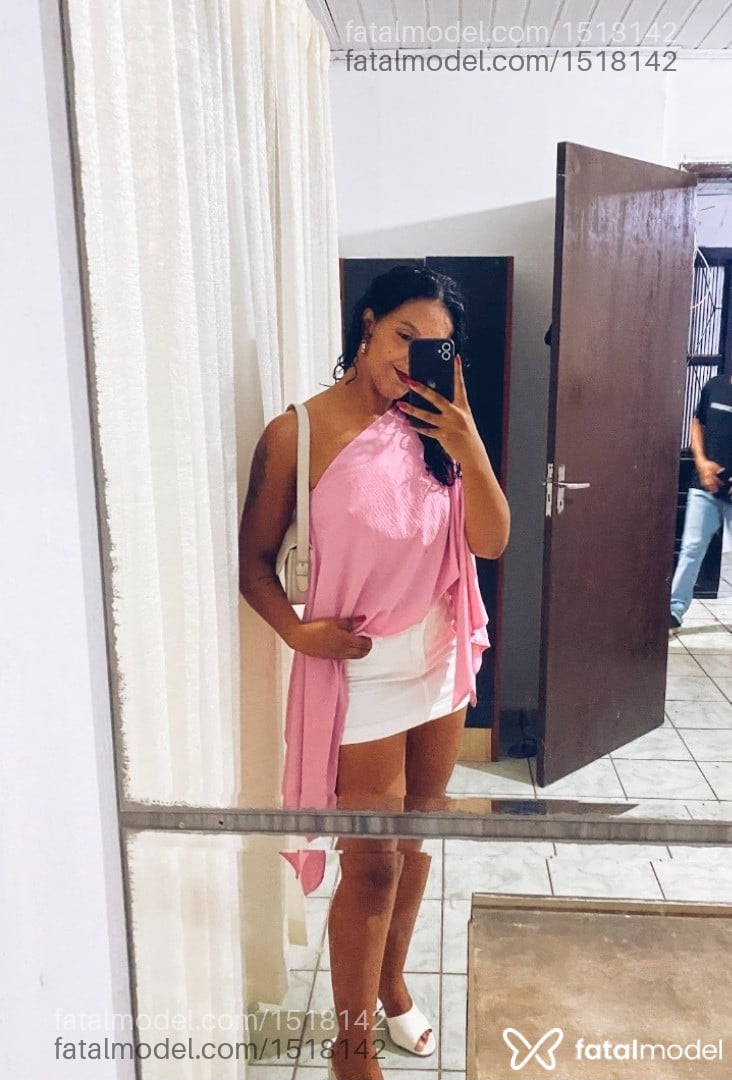 Acompanhante mulher morena (o) de olhos pretos - Maitê