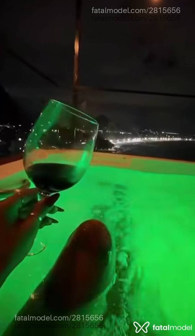 Acompanhante mulher morena (o) de olhos pretos em Fortaleza - Cristal