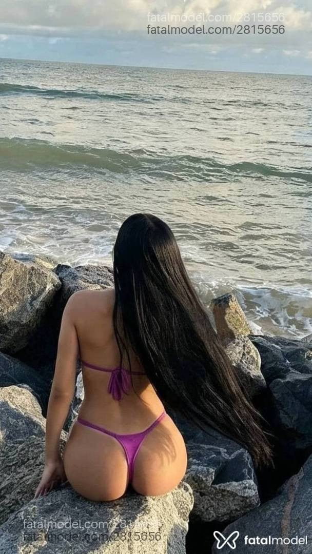 Acompanhante mulher morena (o) de olhos pretos - Cristal