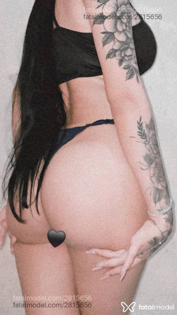 Acompanhante mulher morena (o) de olhos pretos - Cristal