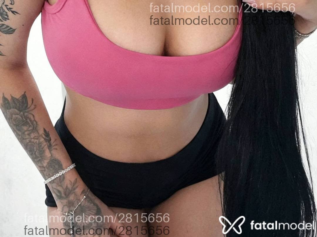 Acompanhante mulher morena (o) de olhos pretos - Cristal