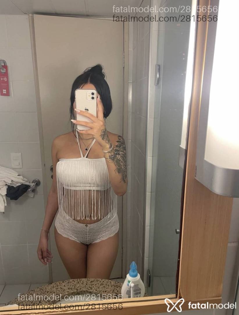 Acompanhante mulher morena (o) de olhos pretos - Cristal
