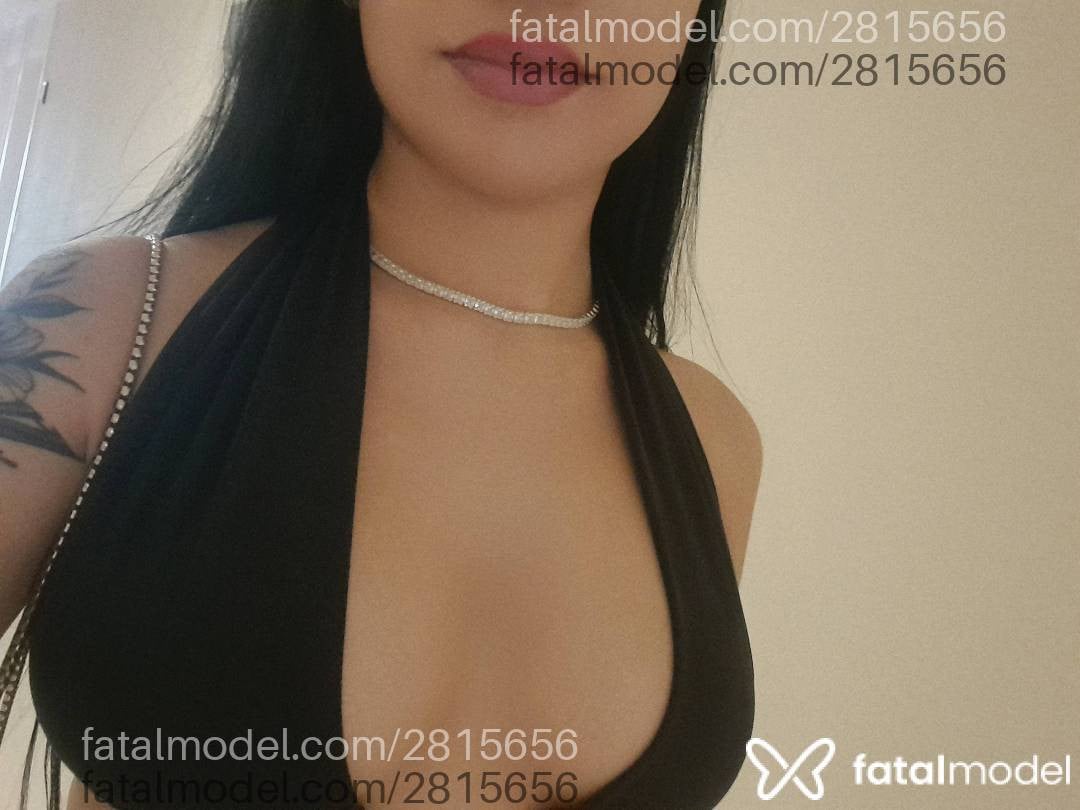 Acompanhante mulher morena (o) de olhos pretos - Cristal