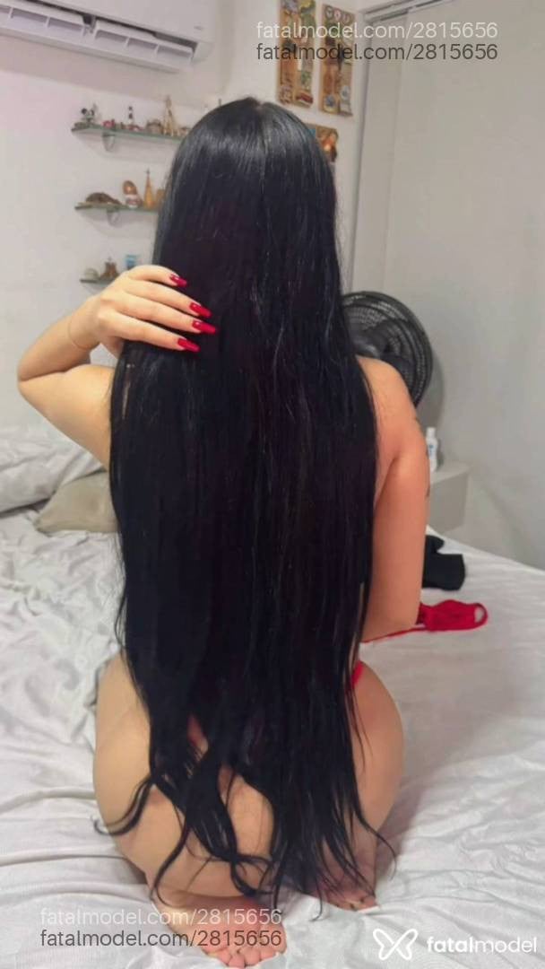 Acompanhante mulher morena (o) de olhos pretos - Cristal