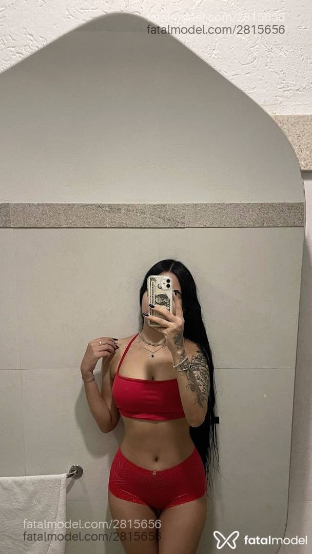 Acompanhante mulher morena (o) de olhos pretos - Cristal