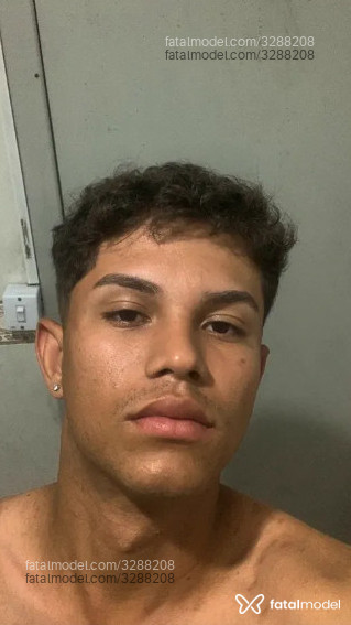 Acompanhante homem morena (o) de olhos castanhos em Joinville - Brito