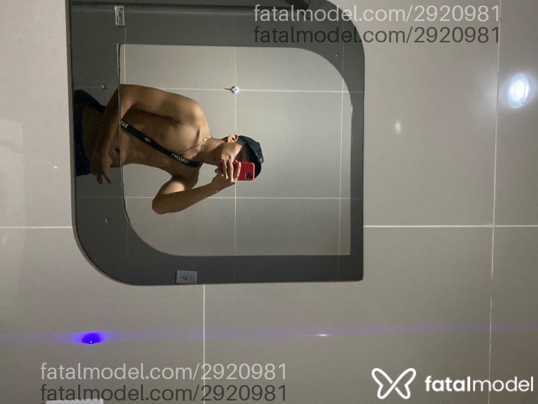 Acompanhante homem com cabelo castanho de olhos castanhos em Toledo Acompanhante homem com cabelo castanho de olhos castanhos em Toledo - Dipers