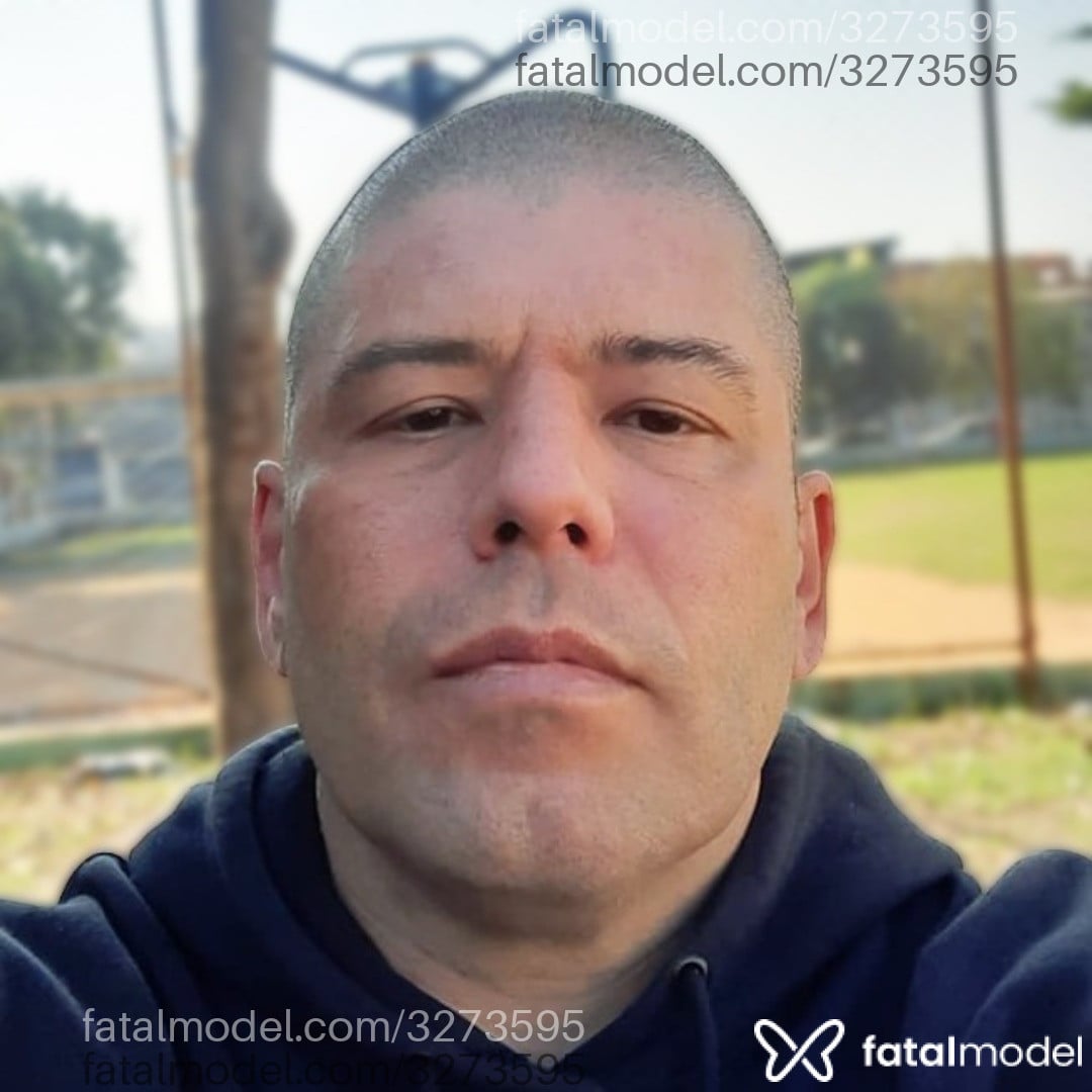 Acompanhante homem com cabelo castanho de olhos castanhos em São Paulo - Espanhol