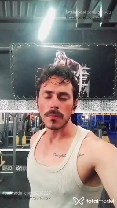 Acompanhante homem com cabelo castanho de olhos castanhos em São Paulo Acompanhante homem com cabelo castanho de olhos castanhos em São Paulo - Dom
