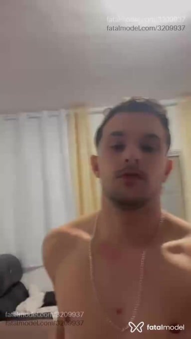 Acompanhante homem com cabelo castanho de olhos castanhos em Itapecerica da Serra Acompanhante homem com cabelo castanho de olhos castanhos em Itapecerica da Serra - Ventura