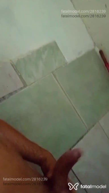 Acompanhante homem morena (o) de olhos castanhos em Igarapé Acompanhante homem morena (o) de olhos castanhos em Igarapé - Menor