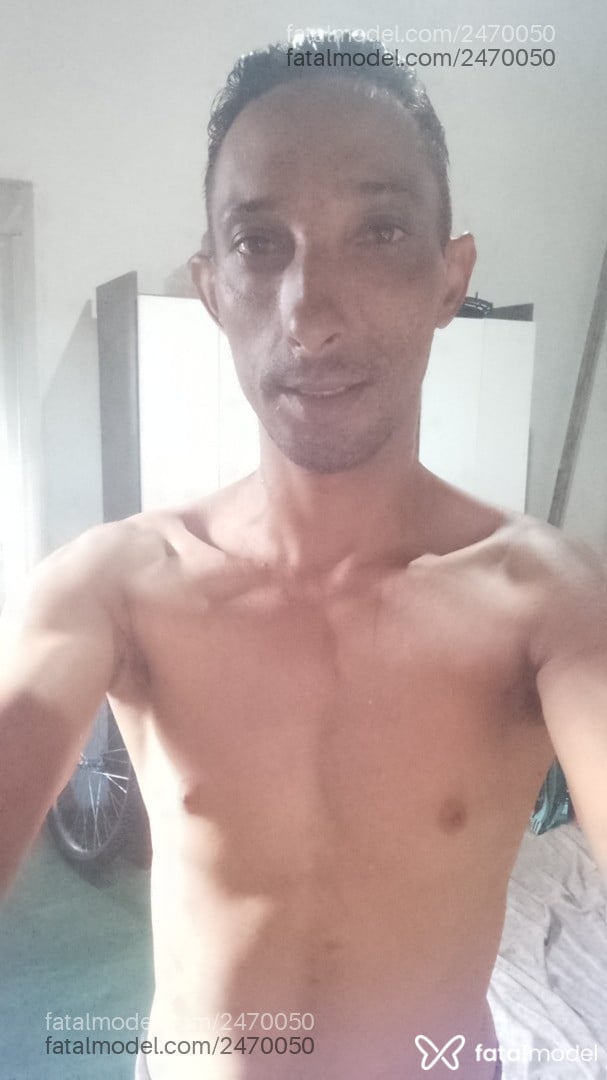 Acompanhante homem com cabelo castanho de olhos pretos em Extremoz - Rafael Rocha