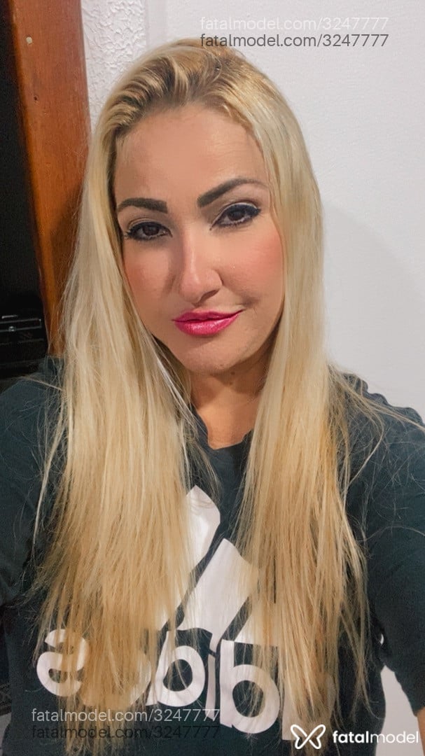 Acompanhante mulher loira (o) de olhos castanhos em Balneário Rincão Acompanhante mulher loira (o) de olhos castanhos em Balneário Rincão - Manu