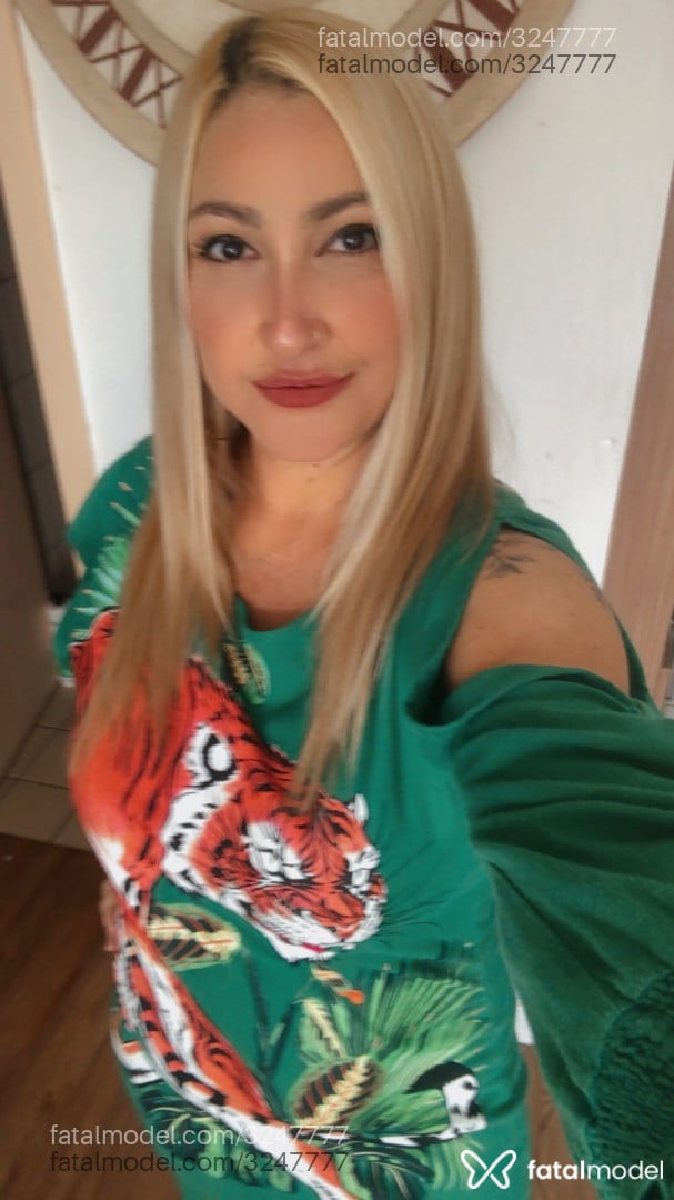 Acompanhante mulher loira (o) de olhos castanhos em Balneário Rincão Acompanhante mulher loira (o) de olhos castanhos em Balneário Rincão - Manu