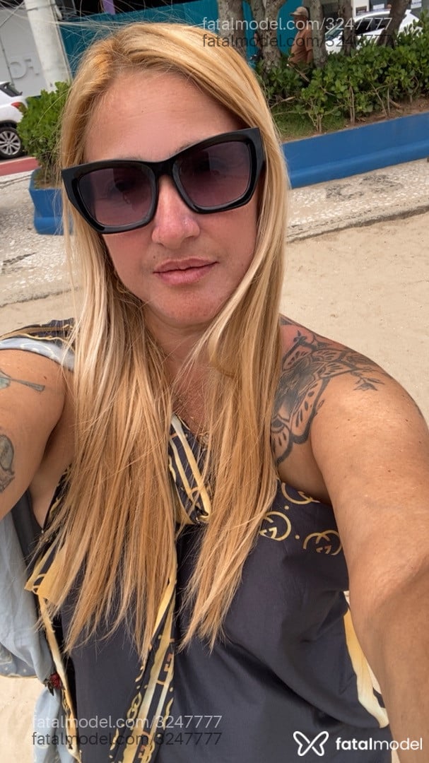 Acompanhante mulher loira (o) de olhos castanhos em Balneário Rincão Acompanhante mulher loira (o) de olhos castanhos em Balneário Rincão - Manu