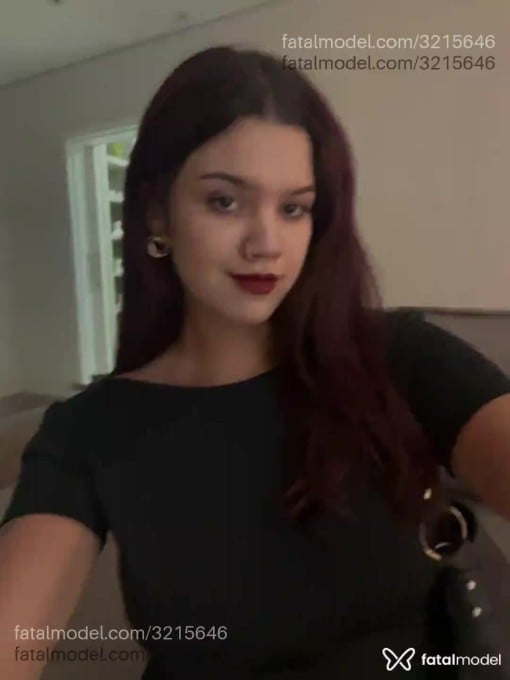 Acompanhante mulher com cabelo colorido de olhos castanhos em Maringá - Livia