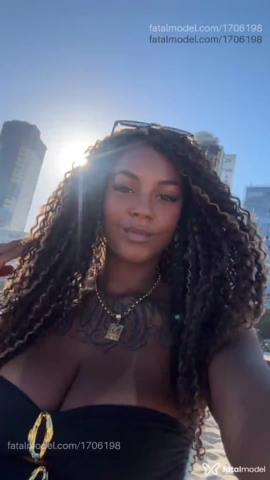 Acompanhante mulher morena (o) de olhos castanhos - Ludmilla