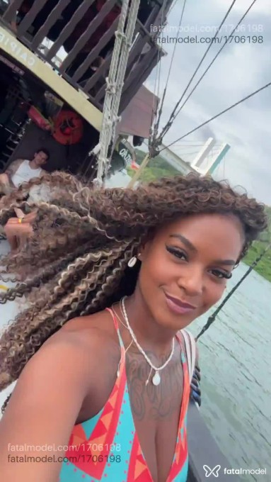 Acompanhante mulher morena (o) de olhos castanhos - Ludmilla