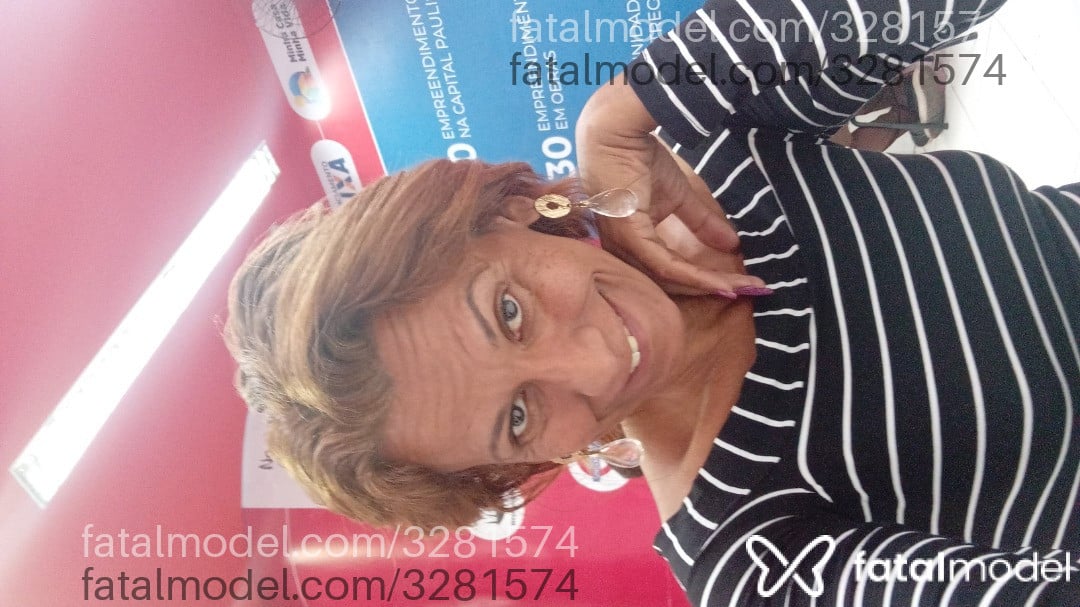 Acompanhante não-binário ruiva (o) de olhos castanhos - Suzy Scaranzy Acompanhante não-binário ruiva (o) de olhos castanhos - Suzy Scaranzy
