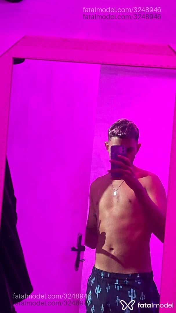 Acompanhante homem morena (o) de olhos castanhos em Virtual - Libertino