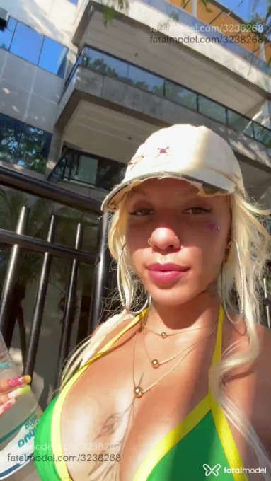 Acompanhante mulher morena (o) de olhos castanhos - Penélope Acompanhante mulher morena (o) de olhos castanhos - Penélope