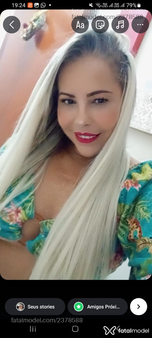 Acompanhante mulher loira (o) de olhos pretos em Virtual Acompanhante mulher loira (o) de olhos pretos em Virtual - Aicha