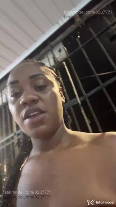Acompanhante mulher com cabelo castanho de olhos pretos em Porto Alegre Acompanhante mulher com cabelo castanho de olhos pretos em Porto Alegre - Thalia