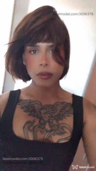 Acompanhante mulher trans loira (o) de olhos verdes - Luana