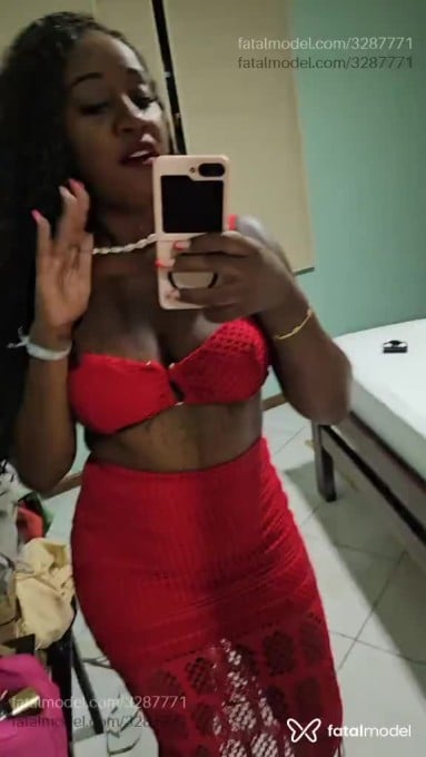 Acompanhante mulher com cabelo castanho de olhos pretos em Porto Alegre Acompanhante mulher com cabelo castanho de olhos pretos em Porto Alegre - Thalia