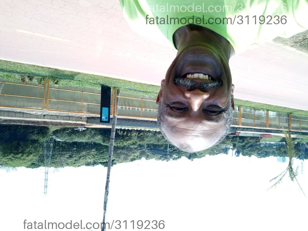 Acompanhante homem morena (o) de olhos castanhos - Cacau Acompanhante homem morena (o) de olhos castanhos - Cacau