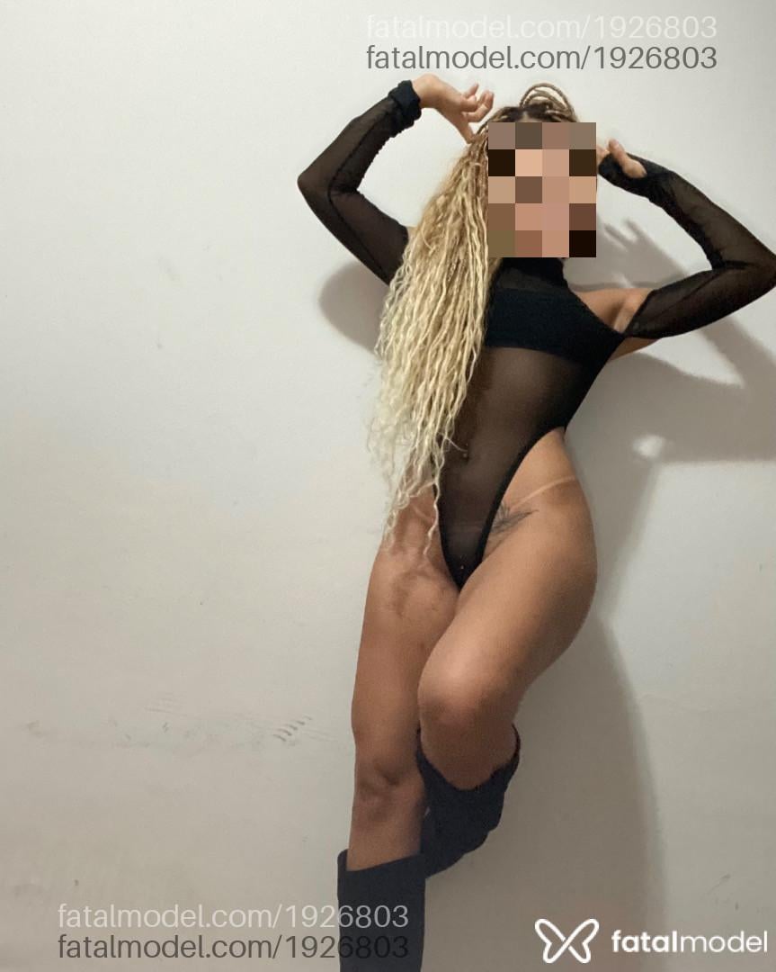 Acompanhante mulher com cabelo castanho de olhos castanhos - Mel