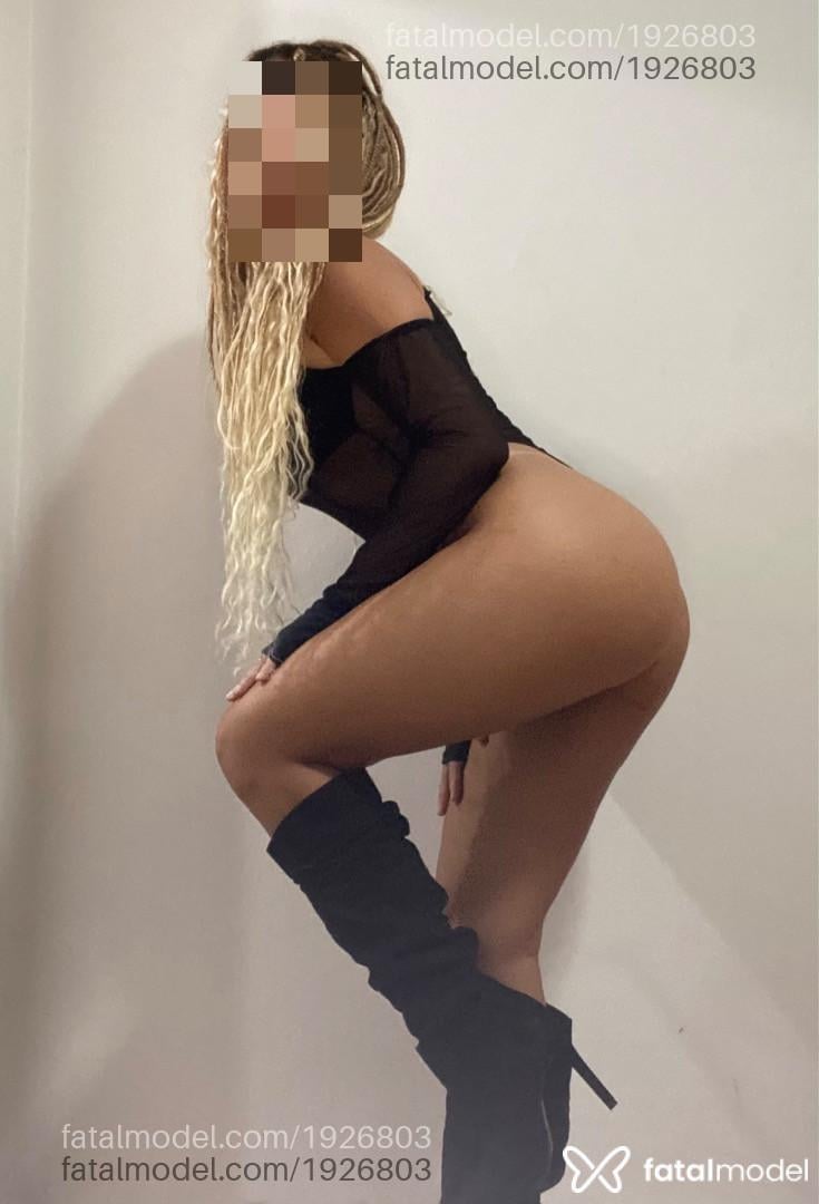 Acompanhante mulher com cabelo castanho de olhos castanhos - Mel