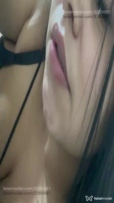 Acompanhante mulher morena (o) de olhos pretos em Virtual Acompanhante mulher morena (o) de olhos pretos em Virtual - Liz Maya