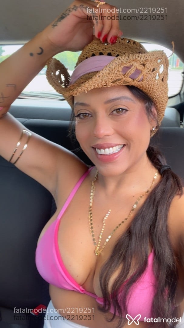 Acompanhante mulher com cabelo colorido de olhos mel em São Paulo - Bia