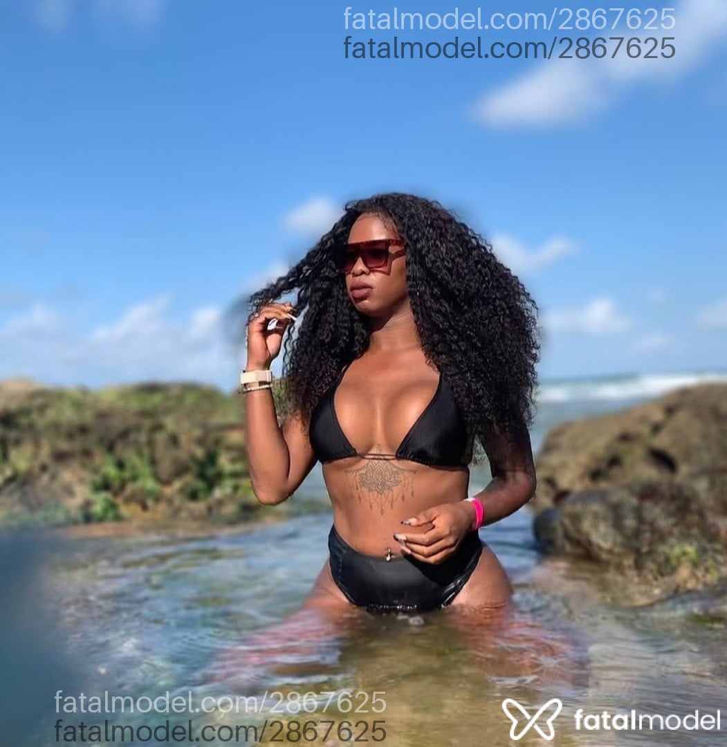 Acompanhante mulher trans com cabelo castanho de olhos castanhos em Salvador - Danylla Paços
