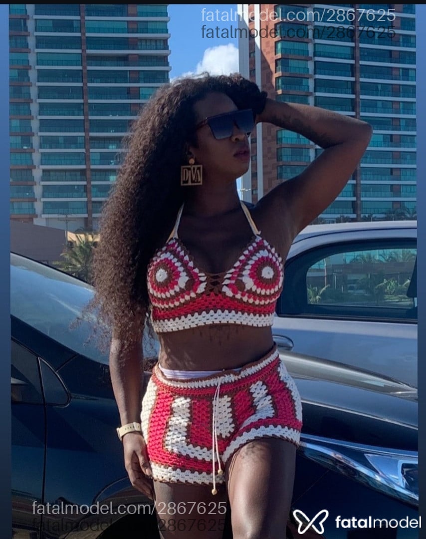 Acompanhante mulher trans com cabelo castanho de olhos castanhos em Salvador - Danylla Paços