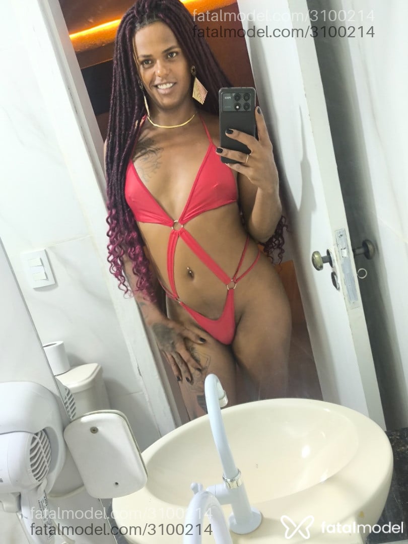 Acompanhante mulher trans com cabelo castanho de olhos castanhos - Madu Rabello Acompanhante mulher trans com cabelo castanho de olhos castanhos - Madu Rabello