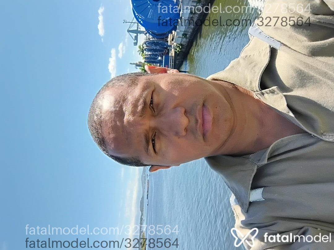 Acompanhante homem com cabelo grisalho de olhos pretos em Macaé - William