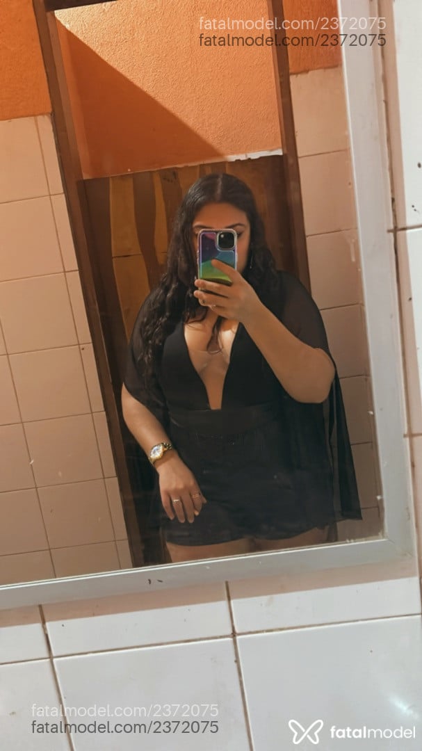 Acompanhante mulher com cabelo castanho de olhos castanhos em Vinhedo - Alice
