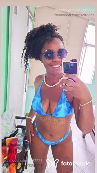 Acompanhante mulher com cabelo castanho de olhos pretos em Porto Alegre Acompanhante mulher com cabelo castanho de olhos pretos em Porto Alegre - Thalia