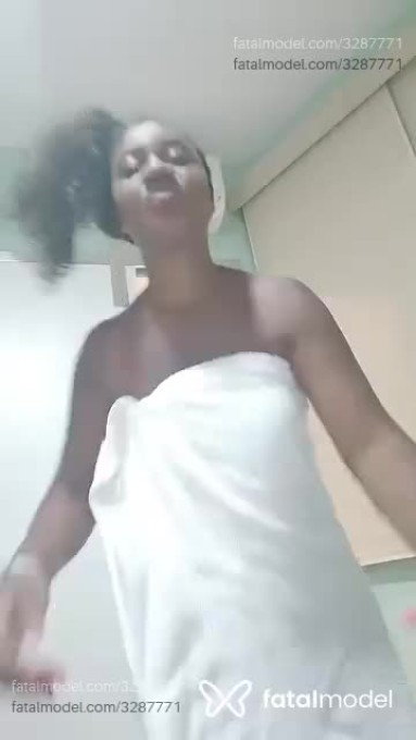 Acompanhante mulher com cabelo castanho de olhos pretos em Porto Alegre Acompanhante mulher com cabelo castanho de olhos pretos em Porto Alegre - Thalia