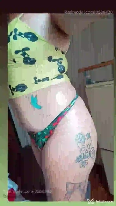Acompanhante mulher trans com cabelo castanho de olhos verdes em Umuarama Acompanhante mulher trans com cabelo castanho de olhos verdes em Umuarama - Jaque