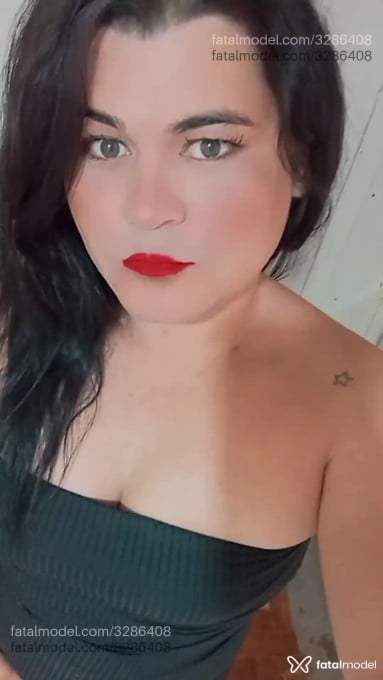 Acompanhante mulher trans com cabelo castanho de olhos verdes em Umuarama Acompanhante mulher trans com cabelo castanho de olhos verdes em Umuarama - Jaque
