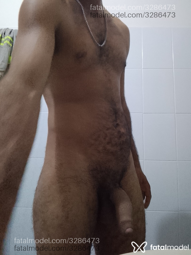 Acompanhante homem morena (o) de olhos castanhos - Juka Acompanhante homem morena (o) de olhos castanhos - Juka