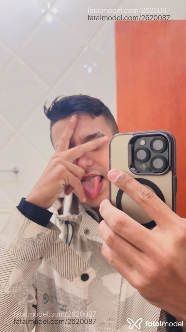 Acompanhante homem com cabelo castanho de olhos mel em Assis - Miguel