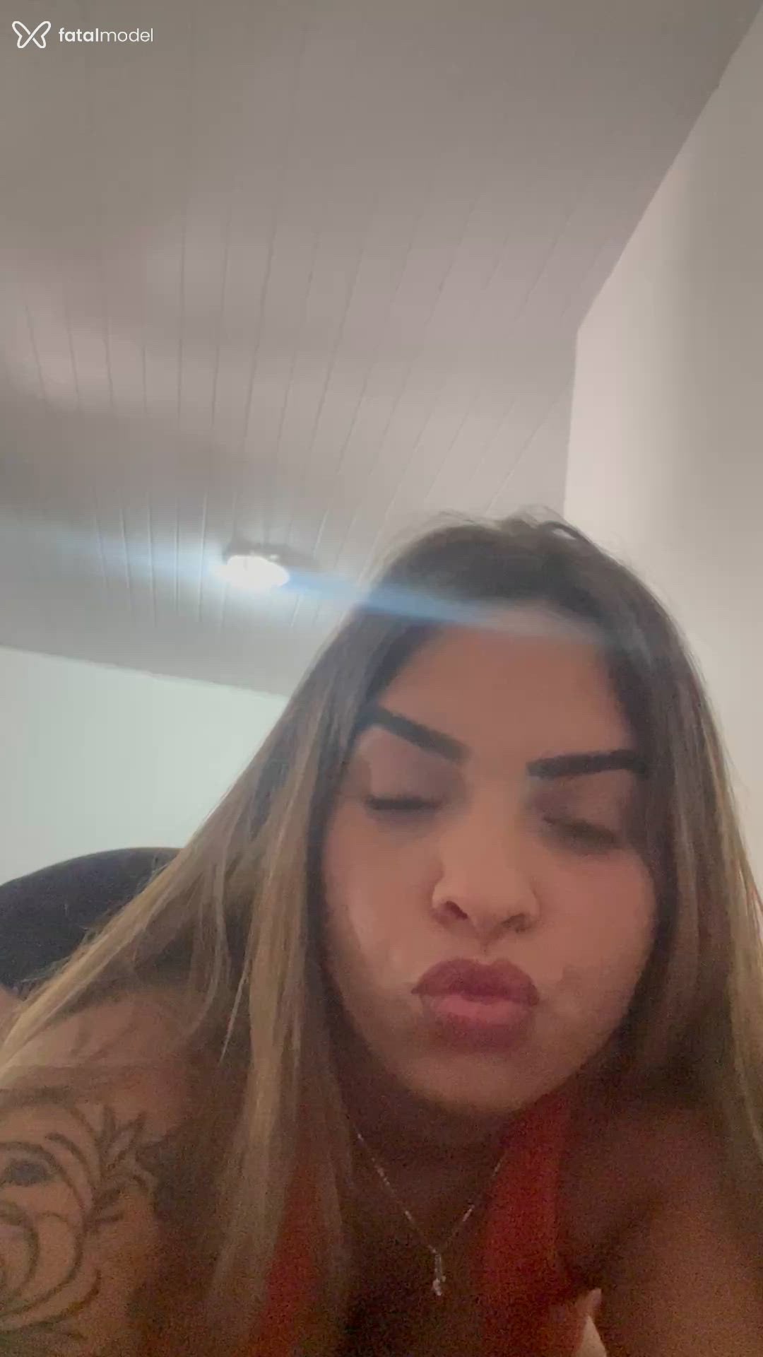 Acompanhante mulher loira (o) de olhos verdes - Manu
