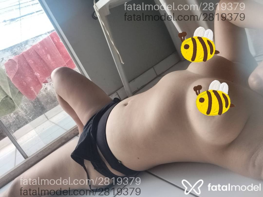 Acompanhante mulher loira (o) de olhos castanhos - Aninha