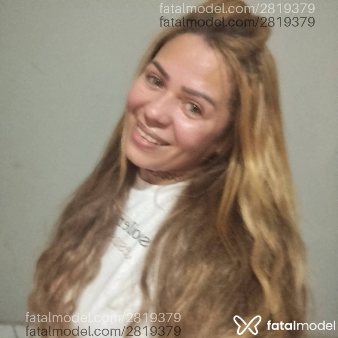 Acompanhante mulher loira (o) de olhos castanhos - Aninha