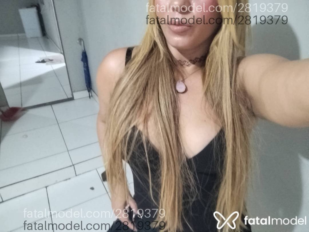 Acompanhante mulher loira (o) de olhos castanhos - Aninha